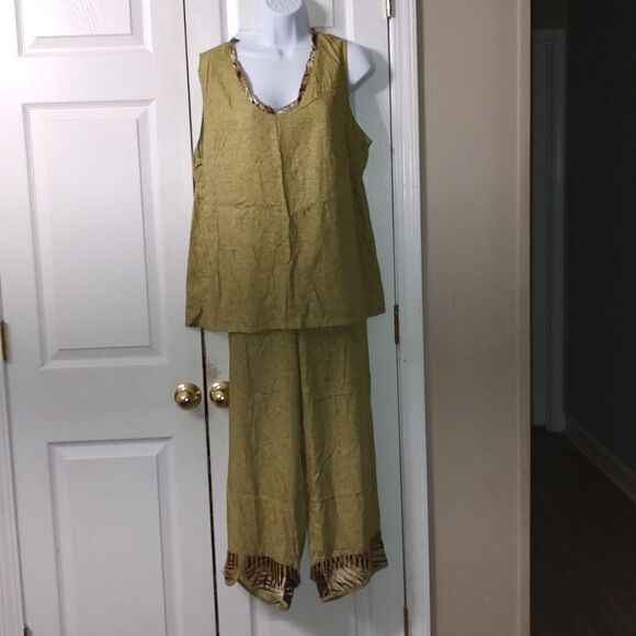 Paradiso 4 pc  beaded outfit  cropped pants and 3 various matching shirts  Sz XL - Picture 4 of 13